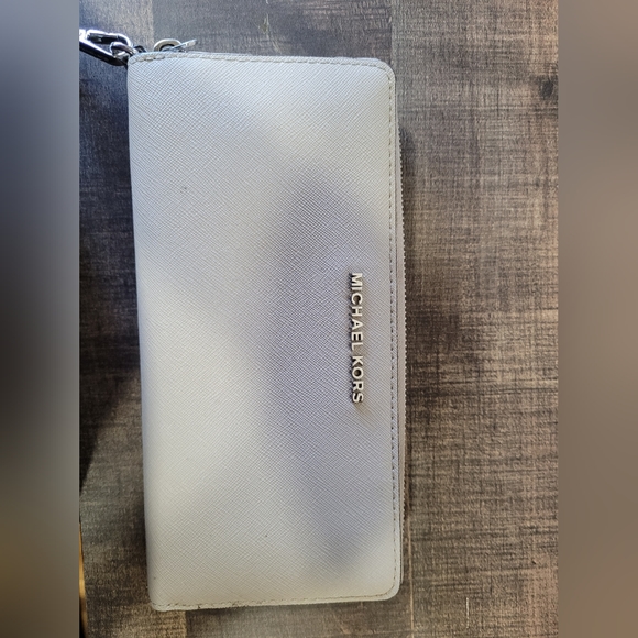 Michael Kors wristlet wallet - Picture 5 of 10